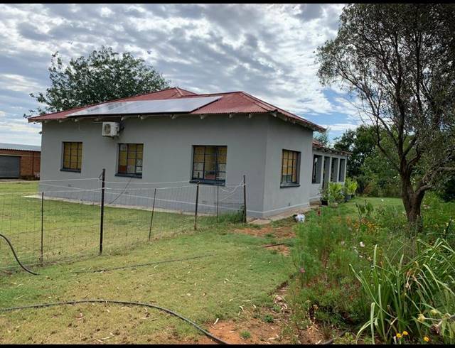 FARM FOR SALE IN LEVINS ESTATE